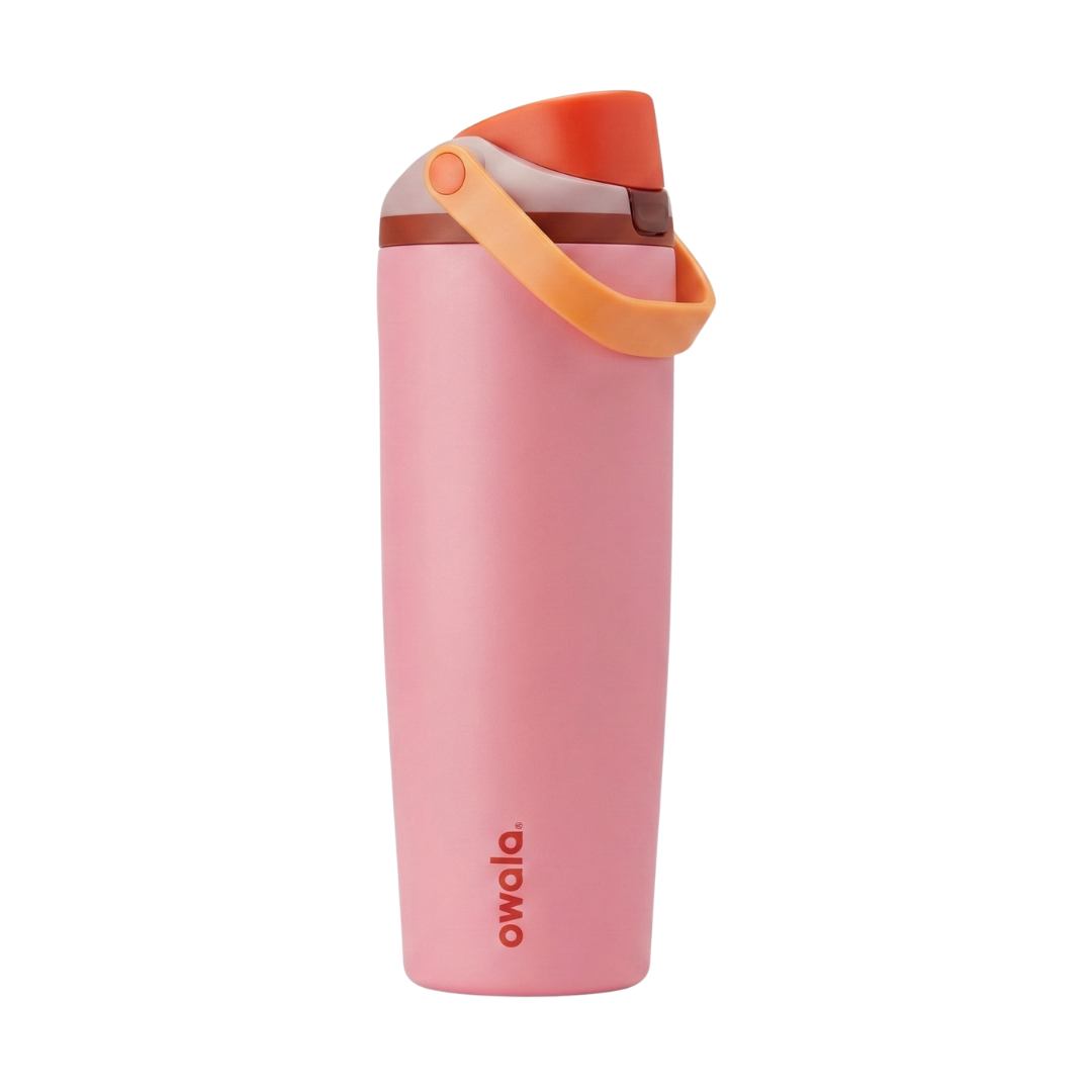 Botella térmica Owala FreeSip de 30 onzas con cuerpo en color palo rosa. La tapa presenta una mezcla de colores dulces: base en color crema, cuerpo de la tapa en rosa suave, parte superior en naranja terracota y el asa de seguridad en un tono naranja melocotón. El logotipo de Owala resalta en la parte inferior en color naranja.