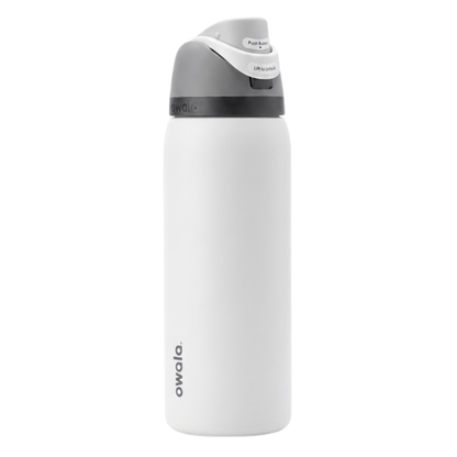 Botella térmica Owala FreeSip de 32 onzas en color blanco mate (Shy Marshmallow) con detalles en gris en la tapa. Fabricada en acero inoxidable con aislamiento de doble pared, cuenta con la boquilla FreeSip patentada y tapa con botón de apertura y argolla de transporte.