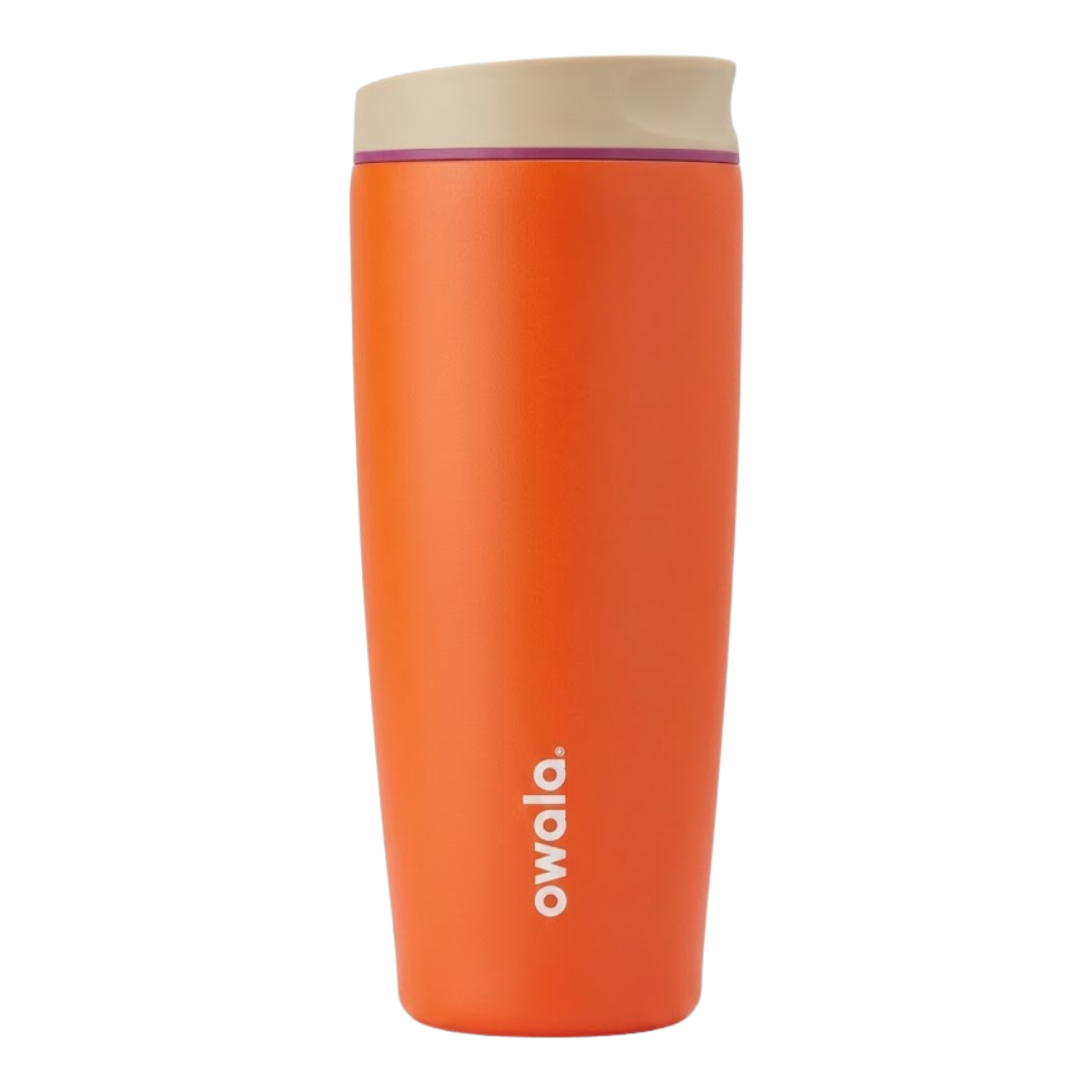 Vaso térmico de 20 onzas modelo Owala SmoothSip en color naranja (Sunkissed). La tapa es de un tono beige o arena con una banda delgada en color purpura o uva. Logotipo de Owala en color blanco de forma vertical en la base.