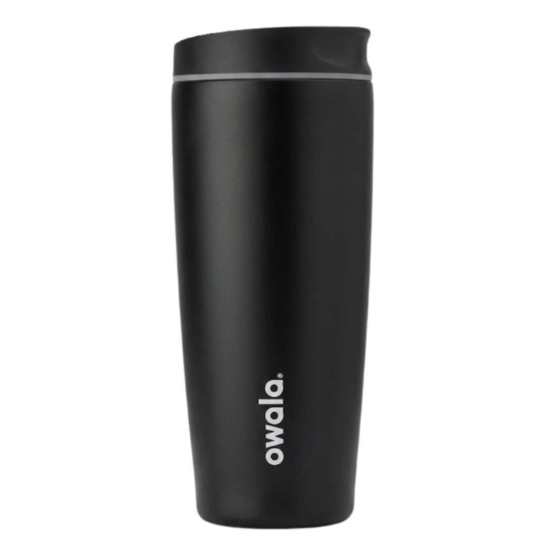 Vaso térmico de 20 onzas modelo Owala SmoothSip en color negro (Very Dark). La tapa es de color negro con una línea delgada en color gris oscuro. El logotipo de Owala aparece en color blanco vertical en la base.