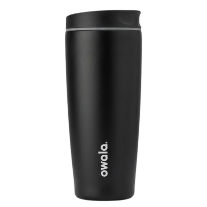 Vaso térmico de 20 onzas modelo Owala SmoothSip en color negro (Very Dark). La tapa es de color negro con una línea delgada en color gris oscuro. El logotipo de Owala aparece en color blanco vertical en la base.
