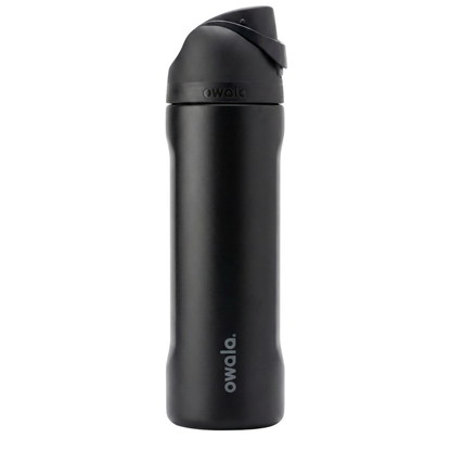 Botella térmica de 24 onzas modelo Owala Twist en color negro mate integral (Very Dark). Tanto el cuerpo de acero inoxidable como la tapa de rosca rápida son de color negro, manteniendo una estética minimalista y profesional. Diseño ergonómico con el logotipo de Owala en gris oscuro.