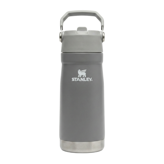 Botella térmica Stanley serie AeroLight IceFlow de 18 onzas en color gris con base de acero inoxidable.