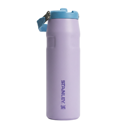 Botella térmica Stanley serie AeroLight IceFlow de 24 onzas con cuerpo en color lila y tapa de contraste en azul celeste