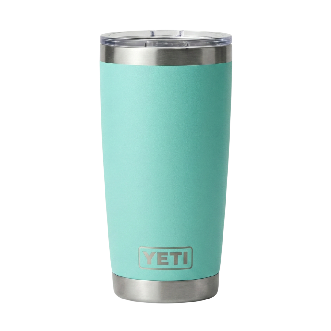 Vaso térmico Yeti Rambler de 20 onzas en color aqua claro o verde agua (Seafoam) con acabado Duracoat mate, construcción de acero inoxidable de doble pared y base metálica brillante.
