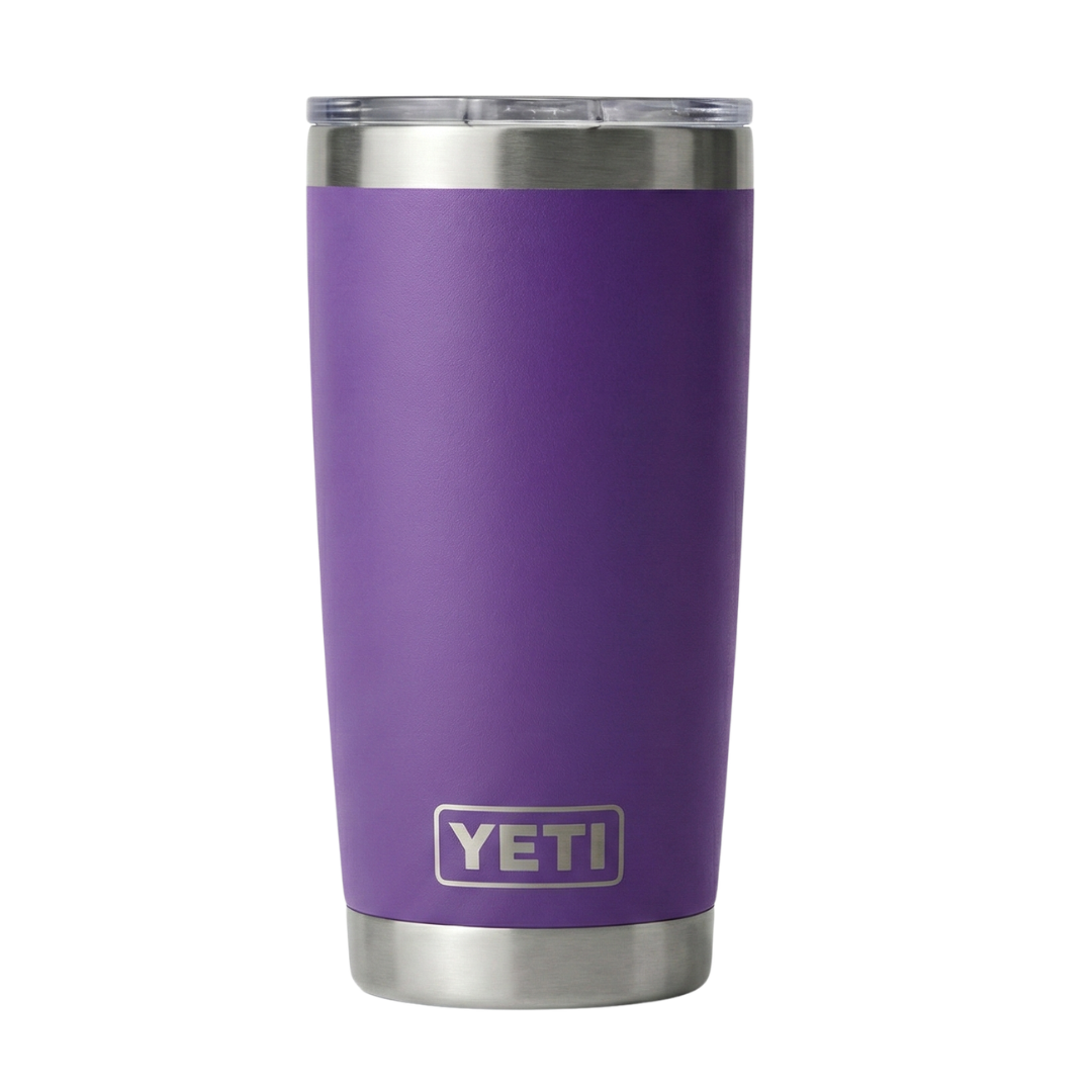 Vaso térmico Yeti Rambler de 20 onzas en color morado intenso y vibrante (Wild Flower) con acabado Duracoat mate, cuerpo de acero inoxidable de doble pared y base de acero brillante.